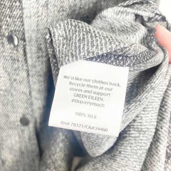Eileen Fisher 100% Silk Gray Sleeveless Button Down Sz S - Picture 3 of 5